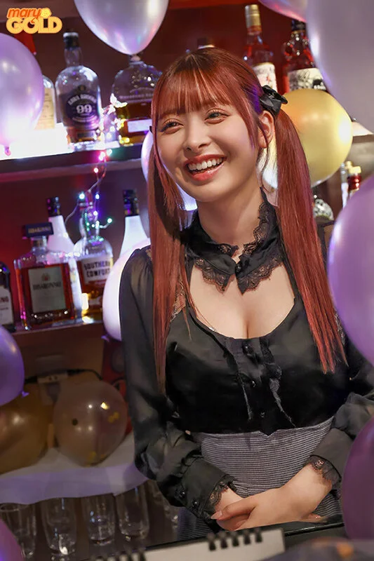 おねだりの天才！ 都内で働く可愛すぎる超人気コンカフェ嬢が奇跡のAV出演！ 何度もおねだりされて合計7発！ AV DEBUT 瀧本くるみAVパケ写1