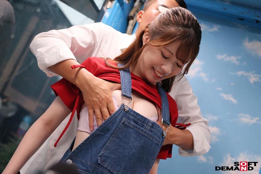 マジックミラー号 オーバーオール姿の美巨乳大学生限定！！ 初めてのDEEP乳揉みで感度を上げて素人娘とガチSEXAVパケ写17