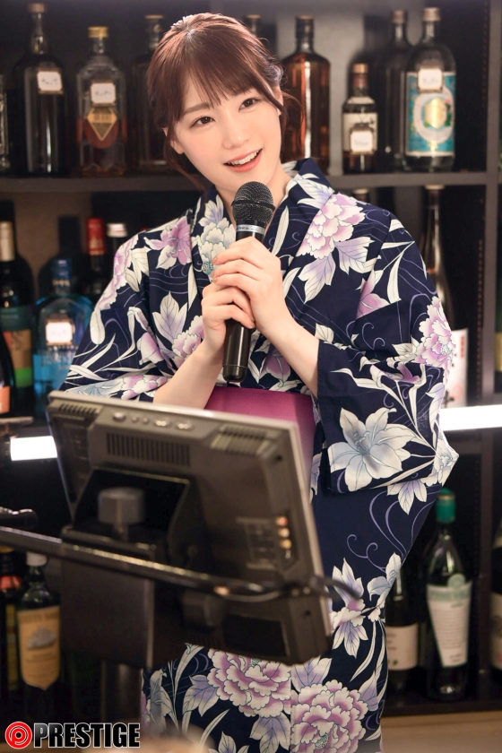 下町ママのねっとり誘惑スナック 鈴村あいり【限定特典映像40分付き】AVパケ写1